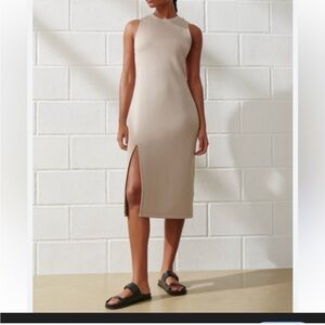 Abercrombie & Fitch YPB neoKNIT Unlined
Column Taupe Midi Dress